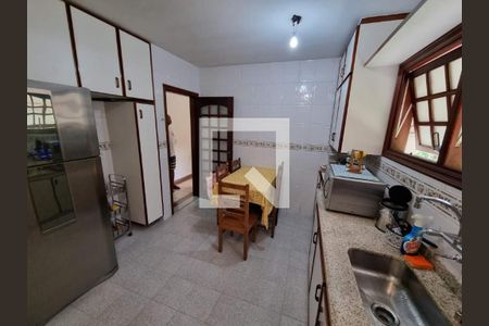 Casa à venda com 4 quartos, 211m² em Badu, Niterói