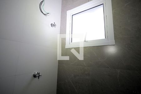 Banheiro de apartamento à venda com 2 quartos, 50m² em Vila Eldizia, Santo André