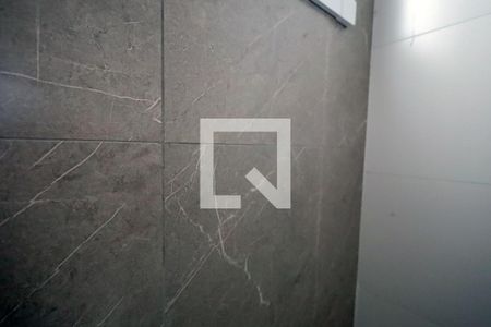 Banheiro de apartamento à venda com 2 quartos, 49m² em Vila Eldizia, Santo André