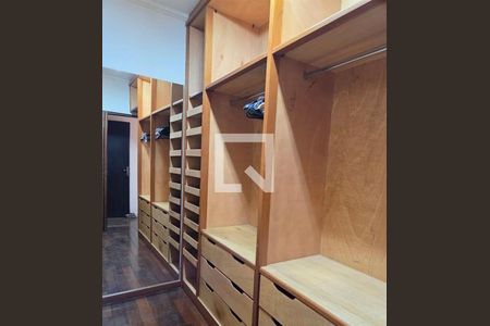 Casa à venda com 3 quartos, 303m² em Chácara Seis de Outubro, São Paulo