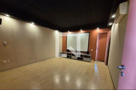 Casa à venda com 3 quartos, 303m² em Chácara Seis de Outubro, São Paulo