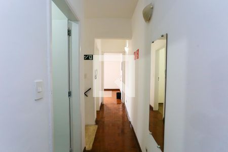 corredor de casa à venda com 4 quartos, 270m² em Jardim Monte Kemel, São Paulo