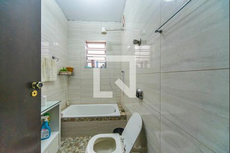 Banheiro de casa à venda com 3 quartos, 280m² em Vila Palmares, Santo André