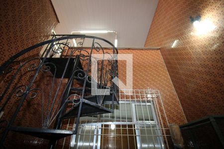 Hall de ventilação e Escada de casa à venda com 5 quartos, 433m² em Vila da Penha, Rio de Janeiro