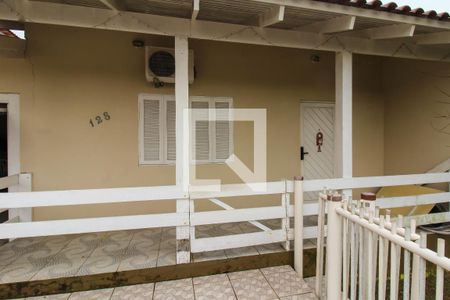 Fachada de casa à venda com 3 quartos, 200m² em Olaria, Canoas