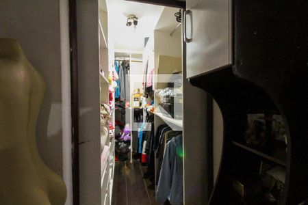 Suíte de casa à venda com 3 quartos, 200m² em Olaria, Canoas