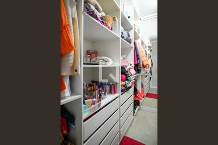 Closet da Suite 2 de casa à venda com 4 quartos, 450m² em Vila Liviero, São Paulo