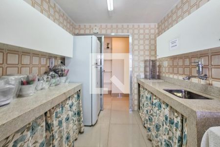 Cozinha de apartamento para alugar com 2 quartos, 70m² em Jardim Sao Miguel, Guarujá