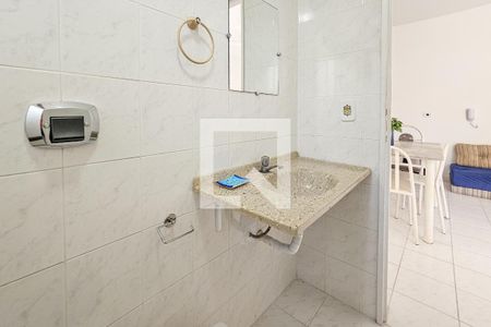 Banheiro Social de apartamento para alugar com 1 quarto, 47m² em Jardim Tres Marias, Guarujá