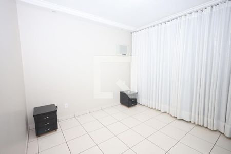 Quarto 2 de apartamento para alugar com 2 quartos, 59m² em Residencial Eldorado, Goiânia
