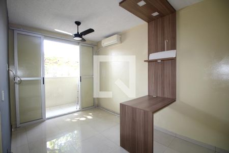 Sala de apartamento para alugar com 2 quartos, 55m² em Taquara, Rio de Janeiro