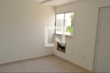 Suíte 2 de apartamento para alugar com 2 quartos, 53m² em Taquara, Rio de Janeiro