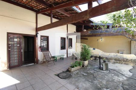 Garagem de casa à venda com 5 quartos, 447m² em Santa Monica, Belo Horizonte