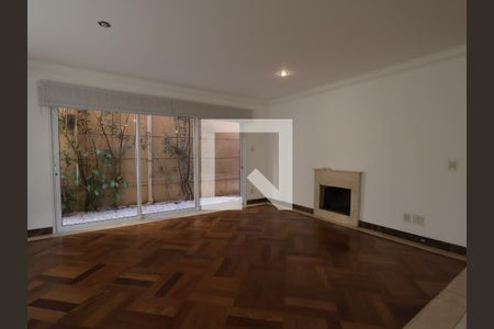 Sala de casa de condomínio à venda com 4 quartos, 567m² em Vila Sonia, São Paulo