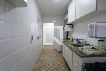 Cozinha de apartamento para alugar com 2 quartos, 67m² em Barra Funda, Guarujá