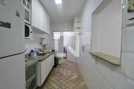 Cozinha de apartamento para alugar com 2 quartos, 67m² em Barra Funda, Guarujá