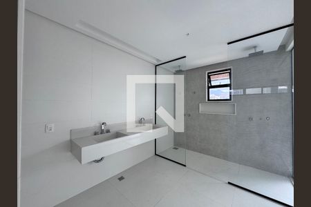 Suíte 1 - Banheiro de casa à venda com 4 quartos, 402m² em Barra da Tijuca, Rio de Janeiro