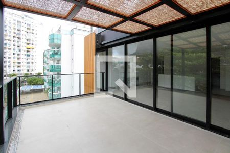 Varanda de apartamento à venda com 4 quartos, 270m² em Barra da Tijuca, Rio de Janeiro