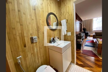 Banheiro social de apartamento à venda com 3 quartos, 146m² em Gávea, Rio de Janeiro
