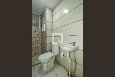 Banheiro de apartamento para alugar com 2 quartos, 42m² em Sarandi, Porto Alegre