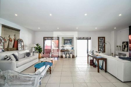Casa à venda com 5 quartos, 612m² em Barra da Tijuca, Rio de Janeiro