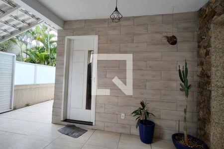 Garagem de casa à venda com 3 quartos, 140m² em Taquara, Rio de Janeiro