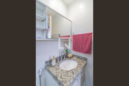 Banheiro da Suíte de apartamento à venda com 3 quartos, 72m² em Teresópolis, Porto Alegre