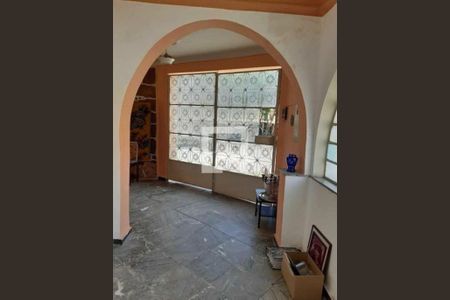 Sala de casa à venda com 3 quartos, 99m² em Sagrada Família, Belo Horizonte