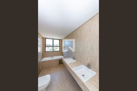 Banheiro da Suíte 1 de apartamento à venda com 4 quartos, 360m² em Santa Lúcia, Belo Horizonte