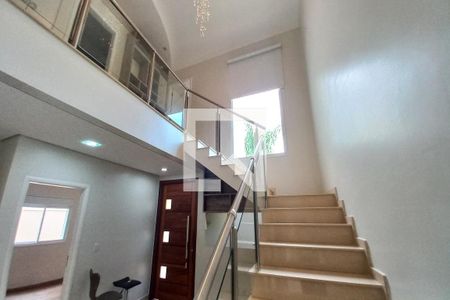 Escada de casa de condomínio para alugar com 4 quartos, 240m² em Swiss Park, Campinas