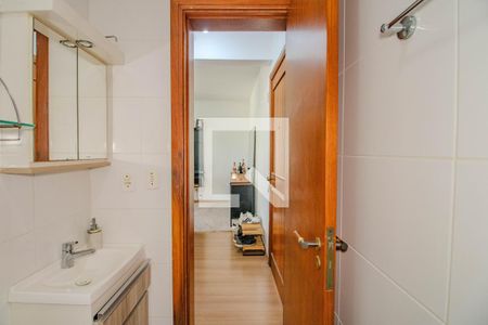 Banheiro de apartamento à venda com 1 quarto, 46m² em Cristo Redentor, Porto Alegre