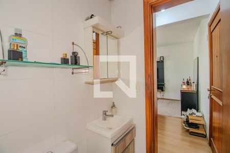 Banheiro de apartamento à venda com 1 quarto, 46m² em Cristo Redentor, Porto Alegre