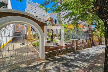 Fachada de casa à venda com 4 quartos, 400m² em Centro, Belo Horizonte