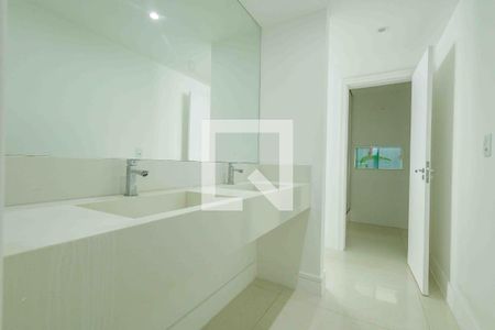Lavabo 1 de casa de condomínio para alugar com 6 quartos, 370m² em Recreio dos Bandeirantes, Rio de Janeiro