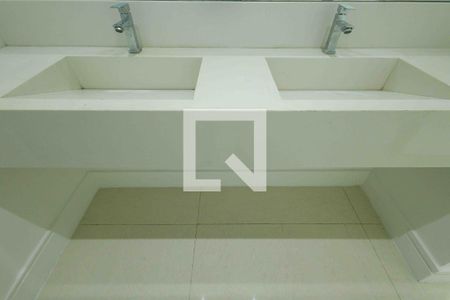 Lavabo 1 de casa de condomínio para alugar com 6 quartos, 370m² em Recreio dos Bandeirantes, Rio de Janeiro