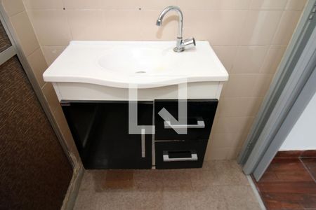 Banheiro de apartamento à venda com 2 quartos, 56m² em Olaria, Rio de Janeiro