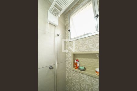 Banheiro de apartamento à venda com 2 quartos, 65m² em Farrapos, Porto Alegre