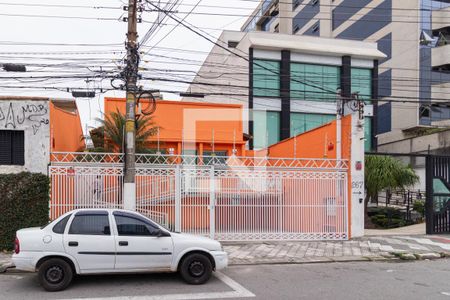 Fachada de casa à venda com 6 quartos, 233m² em Centro, Osasco