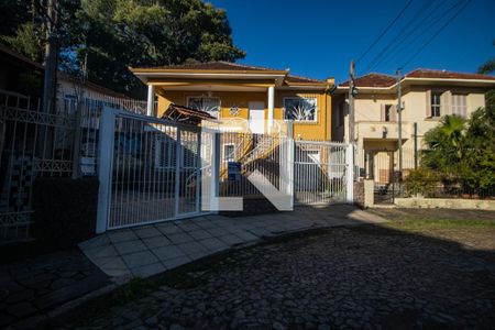 Fachada de casa à venda com 2 quartos, 147m² em Medianeira, Porto Alegre