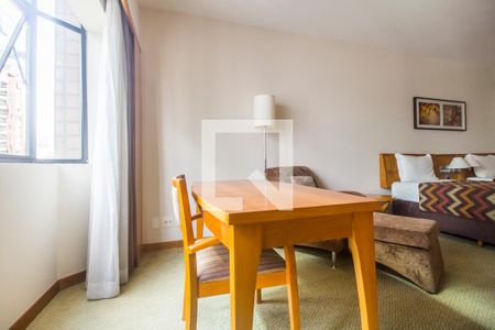 Sala de apartamento à venda com 1 quarto, 40m² em Alphaville Industrial, Barueri