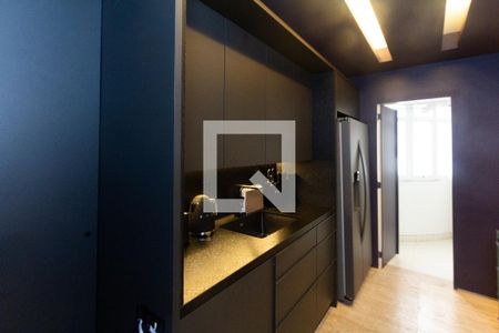 Cozinha de apartamento à venda com 2 quartos, 135m² em Vila Nova Conceição, São Paulo