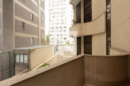 Varanda de apartamento à venda com 2 quartos, 135m² em Vila Nova Conceição, São Paulo