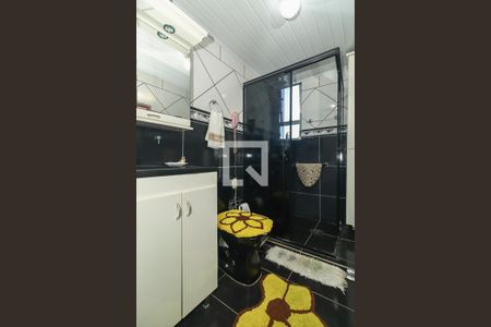 Banheiro de apartamento para alugar com 2 quartos, 60m² em Humaitá, Porto Alegre