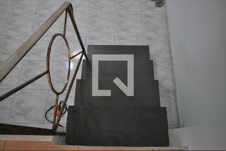 Escada de acesso à sala de jantar de casa à venda com 3 quartos, 147m² em Tremembé, São Paulo