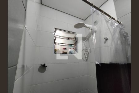 Banheiro de kitnet/studio para alugar com 1 quarto, 20m² em Guaianases, Ferraz de Vasconcelos