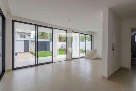 Sala de casa à venda com 4 quartos, 212m² em Vargem Pequena, Rio de Janeiro