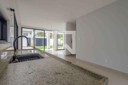Cozinha de casa à venda com 4 quartos, 212m² em Vargem Pequena, Rio de Janeiro