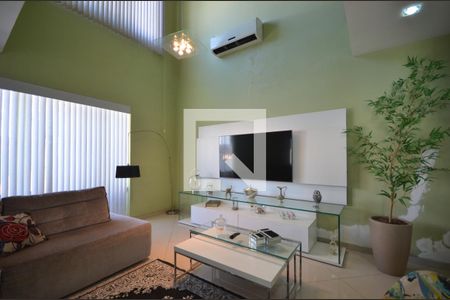 Sala de casa de condomínio para alugar com 3 quartos, 400m² em Campo Grande, Rio de Janeiro