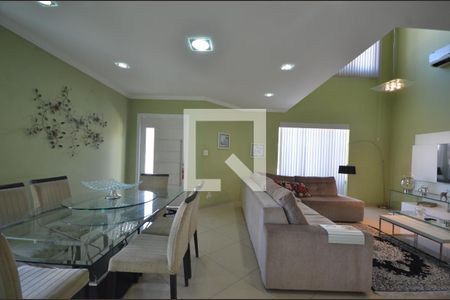 Sala de casa de condomínio para alugar com 3 quartos, 400m² em Campo Grande, Rio de Janeiro