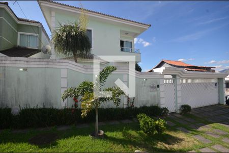 Fachada de casa de condomínio para alugar com 3 quartos, 400m² em Campo Grande, Rio de Janeiro